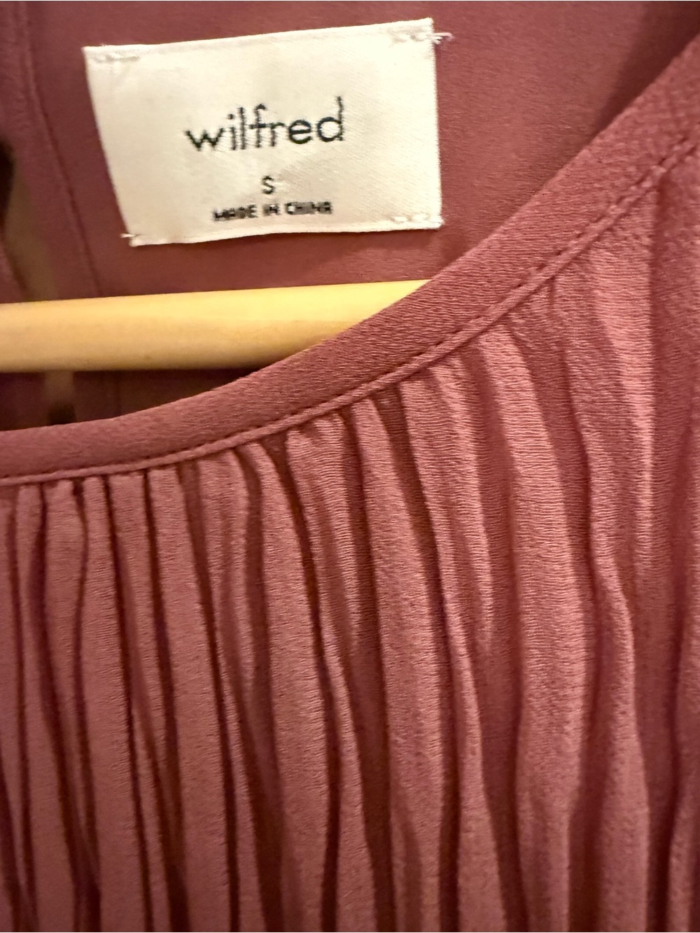 Aritzia Sleeveless Pleated Midi Dress in Mauve - Picture 6 of 11